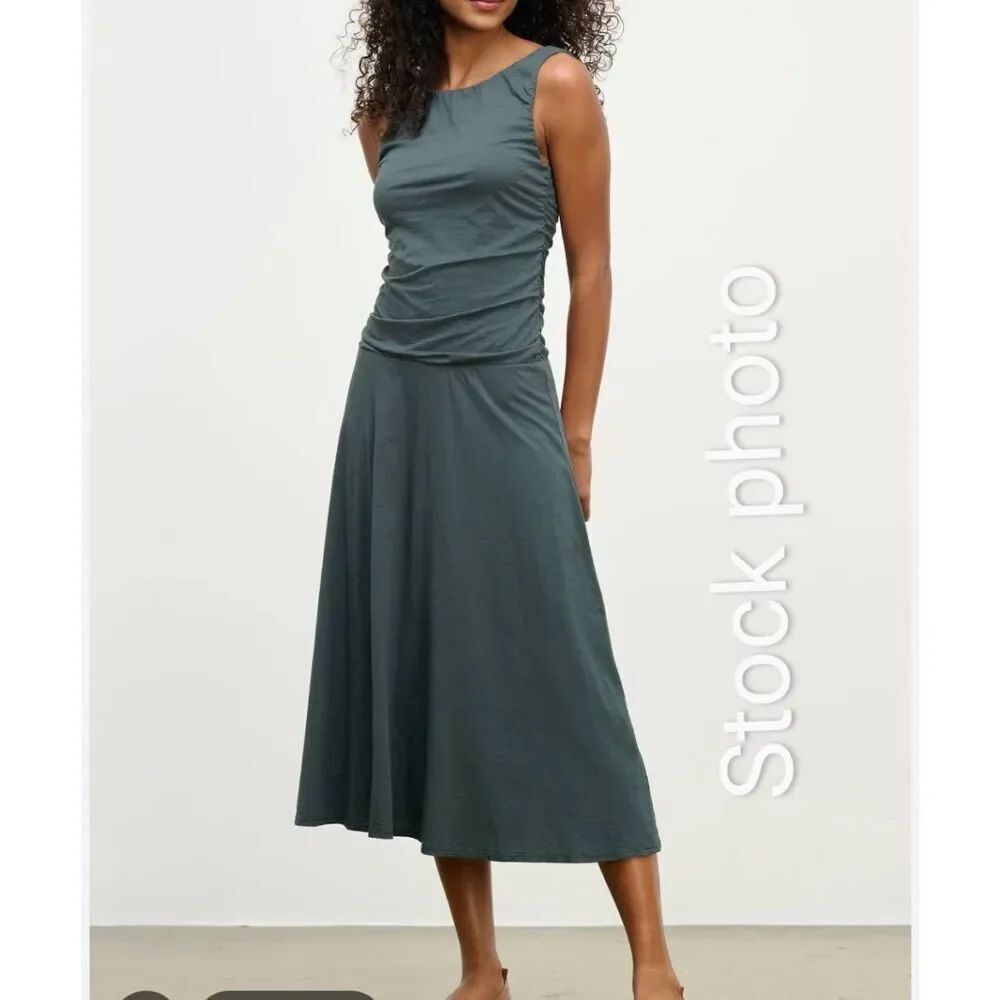 Velvet by Graham and Spencer Midi dress size small NWT